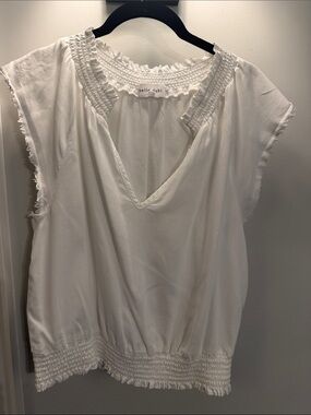 Bella Dahl White V-Neck Smocked Trim Cap Sleeve Blouse